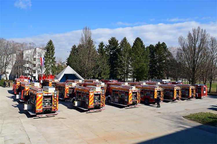 Slika /slike/Vijesti/MUP vatrogasna vozila.jpg